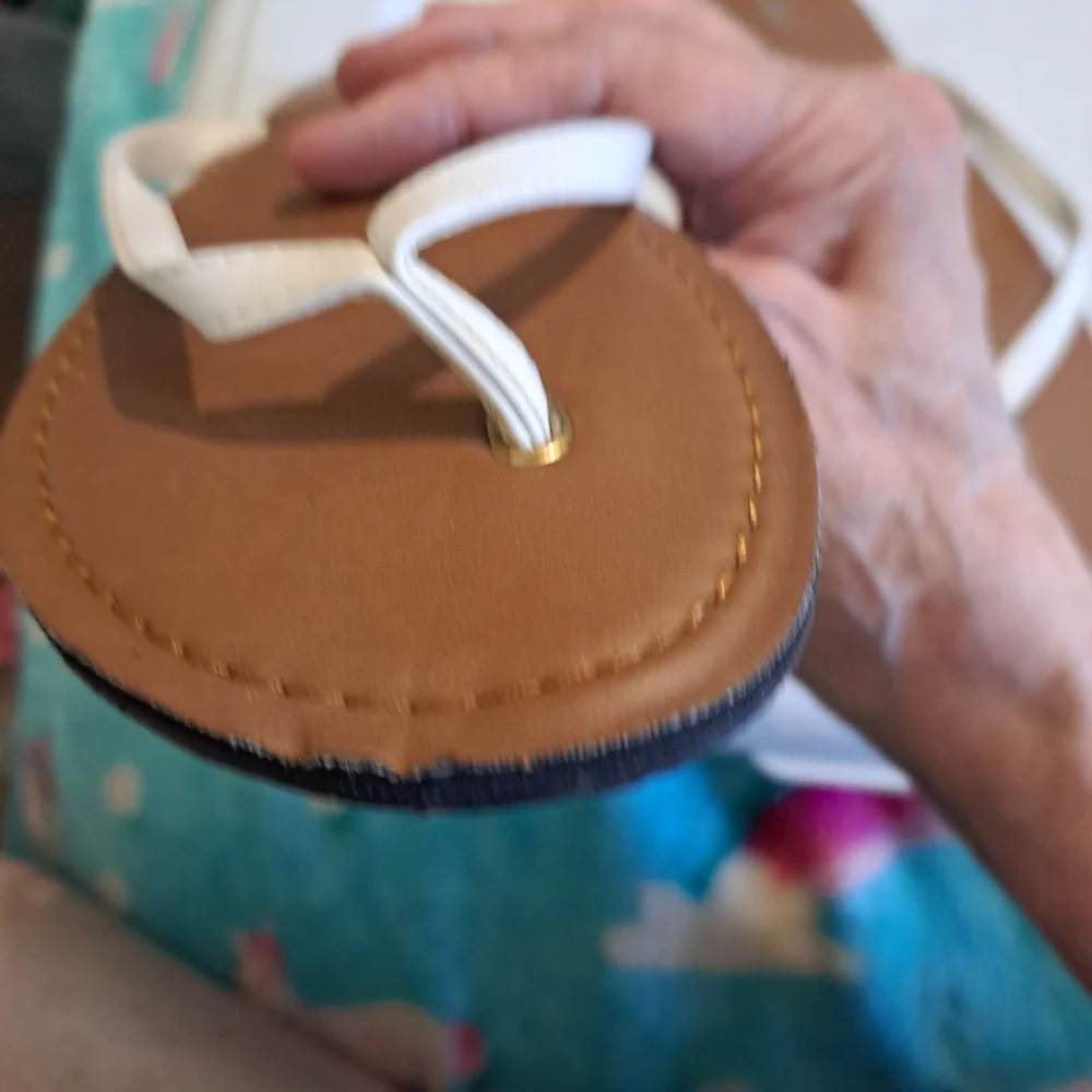 Curfew White Thong Sandals Size 9